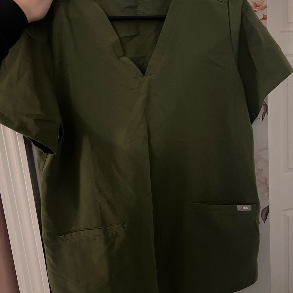 Figs olive green scrub set